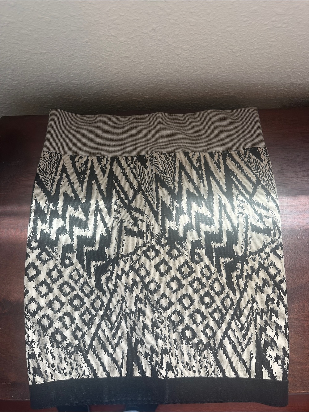 Guess Black and Cream Geometric Knit Skirt